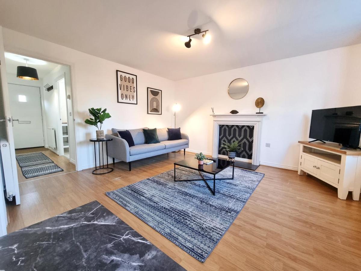 Stylish 3 Bedrooms & 2 Bathrooms House, Free Parking On Premises! كامبريدج المظهر الخارجي الصورة