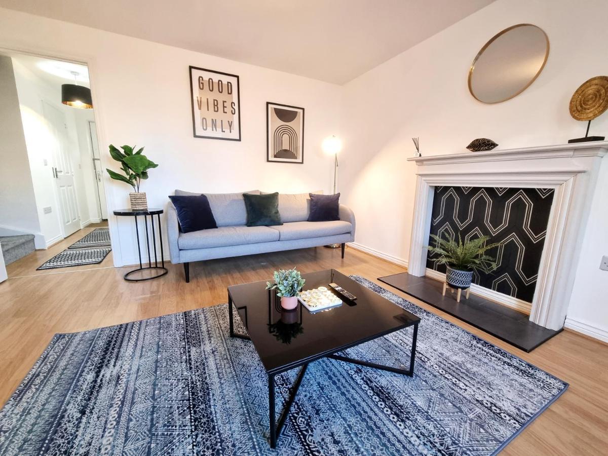 Stylish 3 Bedrooms & 2 Bathrooms House, Free Parking On Premises! كامبريدج المظهر الخارجي الصورة