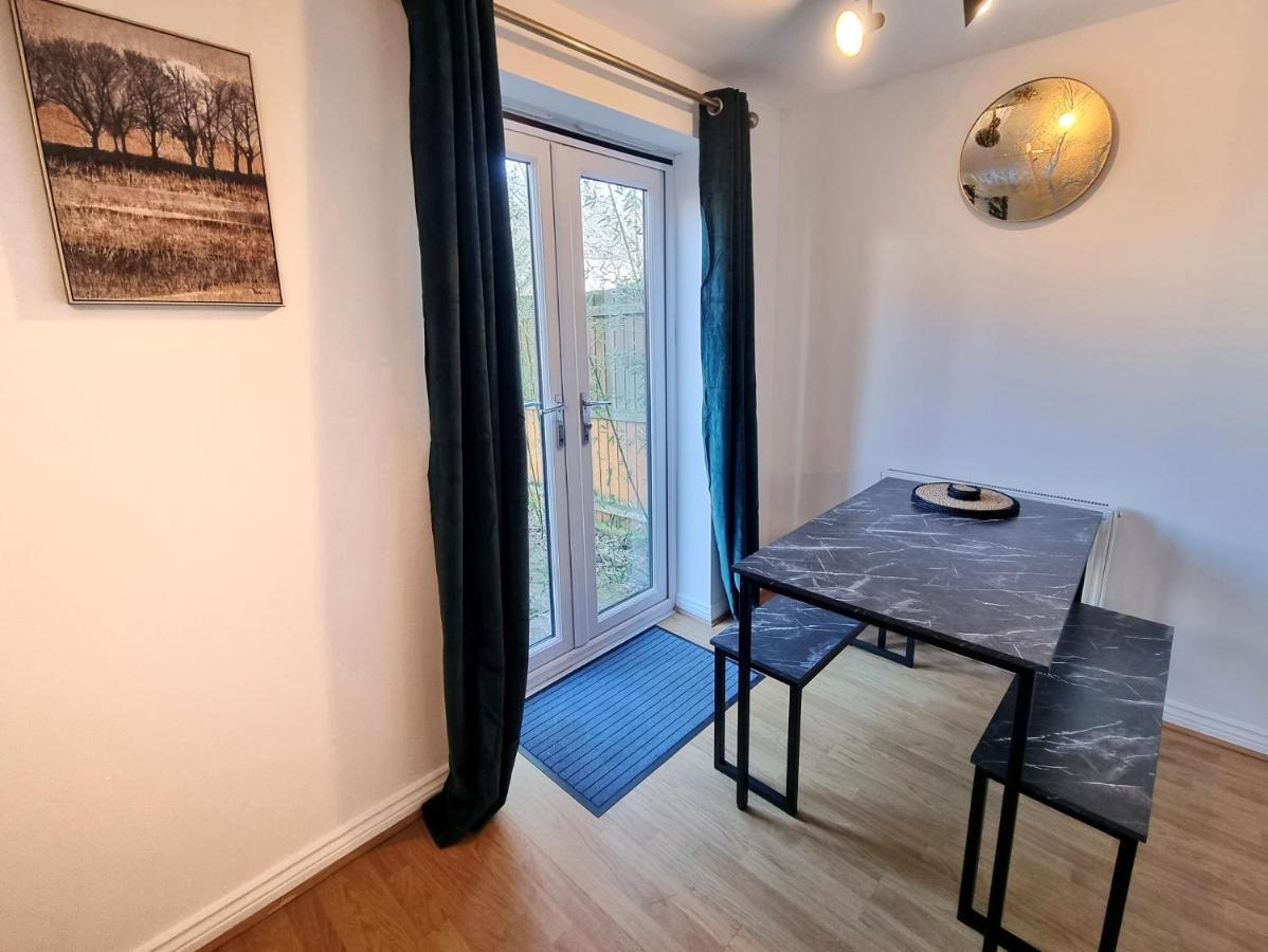 Stylish 3 Bedrooms & 2 Bathrooms House, Free Parking On Premises! كامبريدج المظهر الخارجي الصورة